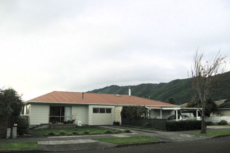 Photo of property in 14 Andrew Street, Waikanae, 5036