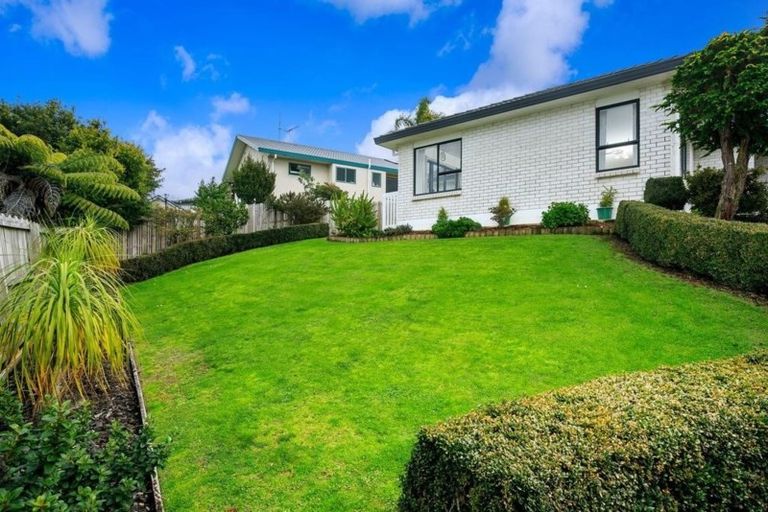Photo of property in 14 Bluebird Crescent, Unsworth Heights, Auckland, 0632