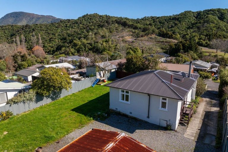 Photo of property in 49 Hampden Street, Picton, 7220