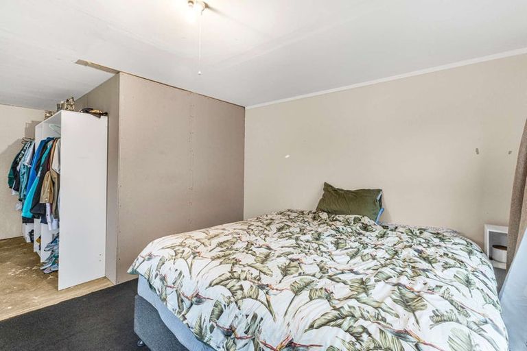 Photo of property in 42 Omata Road, Marfell, New Plymouth, 4310