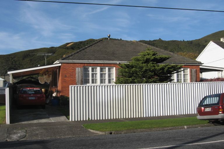 Photo of property in 8 Shearer Crescent, Naenae, Lower Hutt, 5011