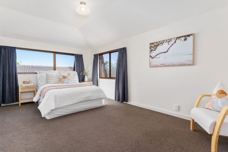 Photo of property in 2/117a Prestons Road, Redwood, Christchurch, 8051