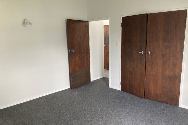 Photo of property in 3 Westmere Place, Takaro, Palmerston North, 4412