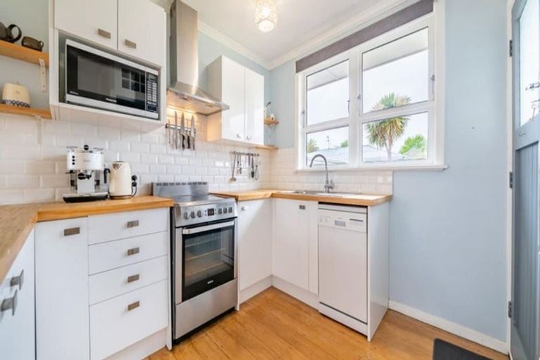 Photo of property in 28 Henry Street, Ebdentown, Upper Hutt, 5018