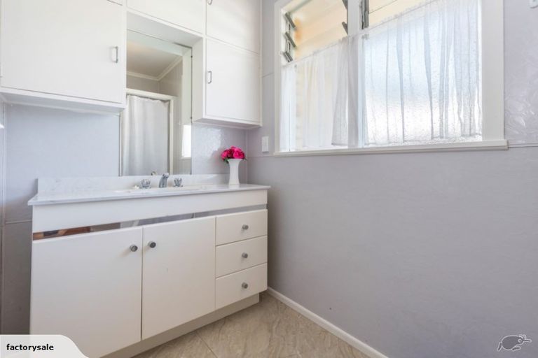 Photo of property in 122 Pah Road, Cockle Bay, Auckland, 2014