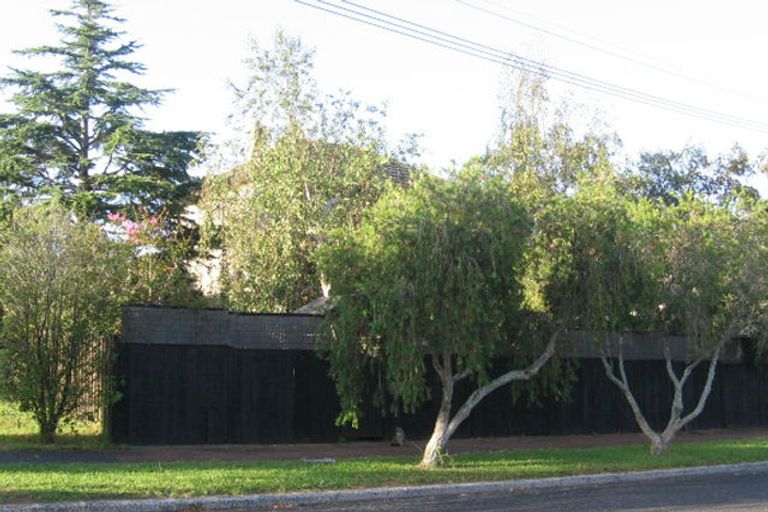 Photo of property in 3a Tahapa Crescent, Meadowbank, Auckland, 1072