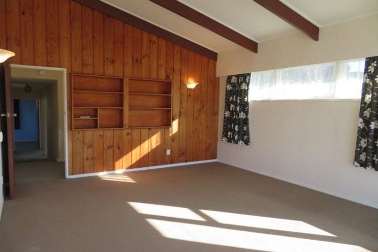 Photo of property in 35 Hillside Drive, Maoribank, Upper Hutt, 5018