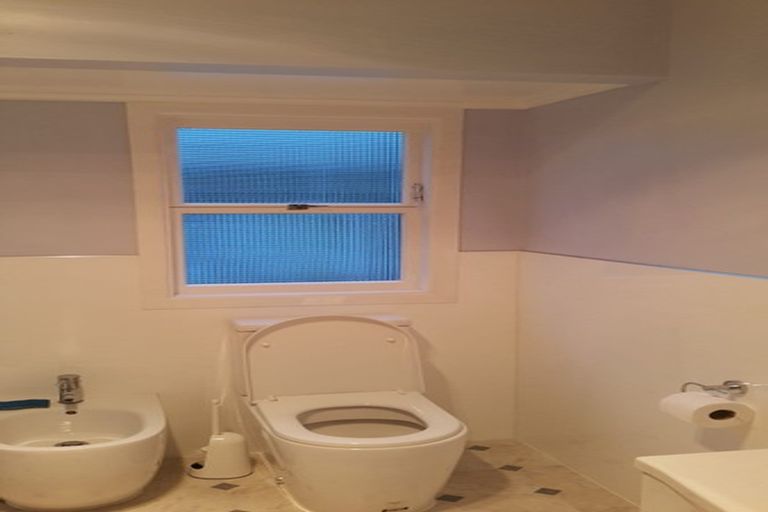 Photo of property in 4/65-67 East Coast Road, Castor Bay, Auckland, 0620