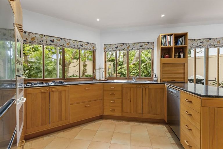 Photo of property in 1/15 Sylvan Park Avenue, Milford, Auckland, 0620