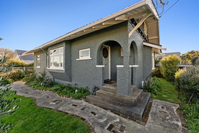 Photo of property in 16 Birdwood Avenue, Moturoa, New Plymouth, 4310