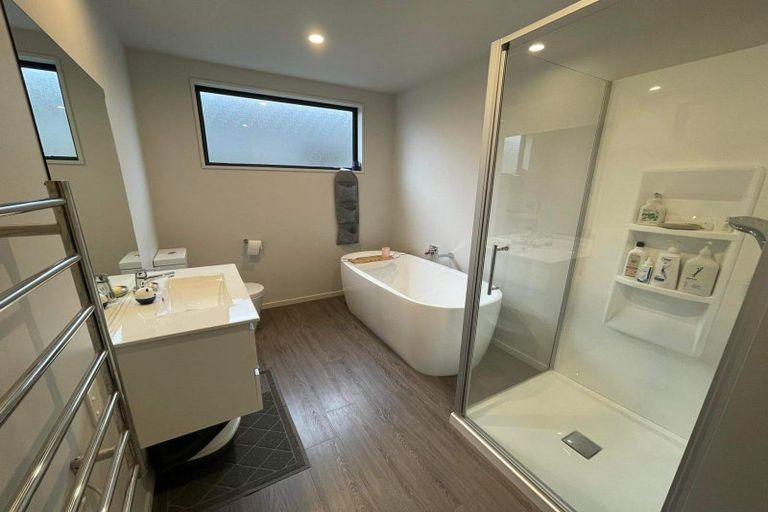 Photo of property in 28 Mount Creighton Crescent, Wanaka, 9305