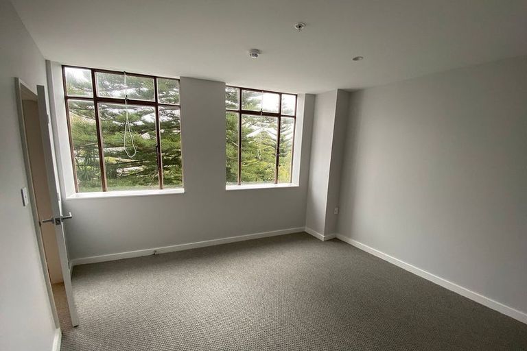 Photo of property in Unit 202,l2, 202/14 Laings Road, Hutt Central, Lower Hutt, 5010