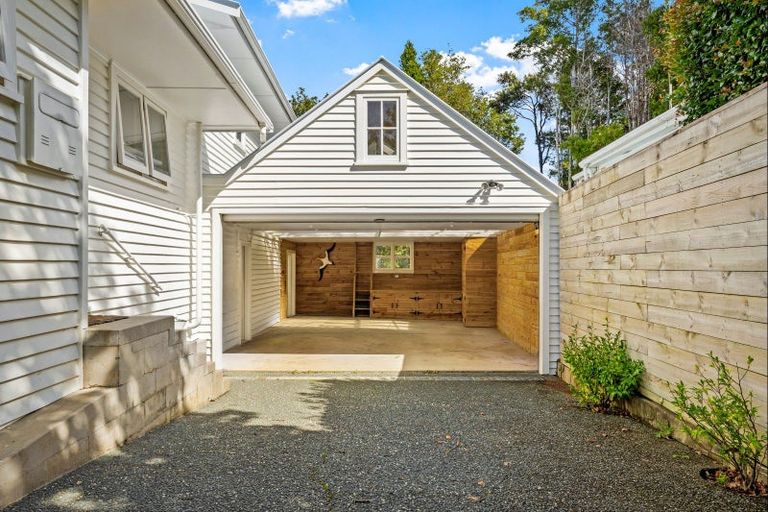 Photo of property in 16 Grand View Road, Leigh, 0985