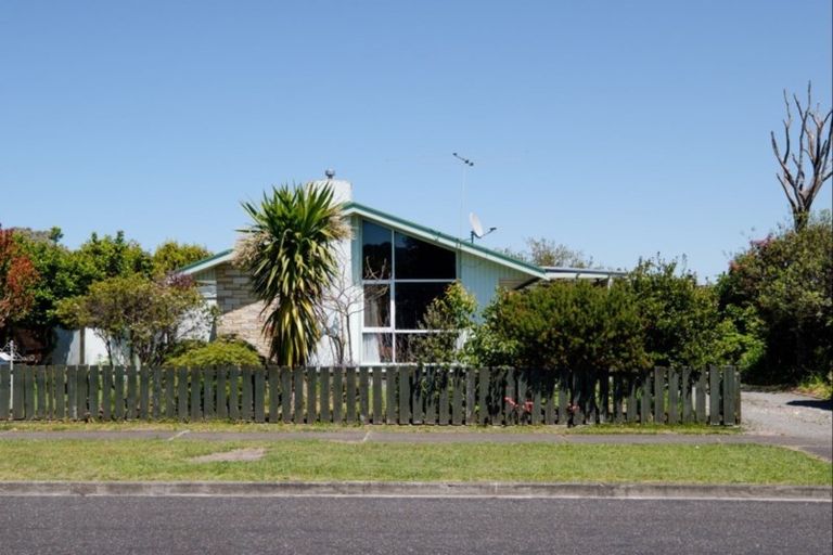 Photo of property in 4 Leon Street, Riverdale, Gisborne, 4010