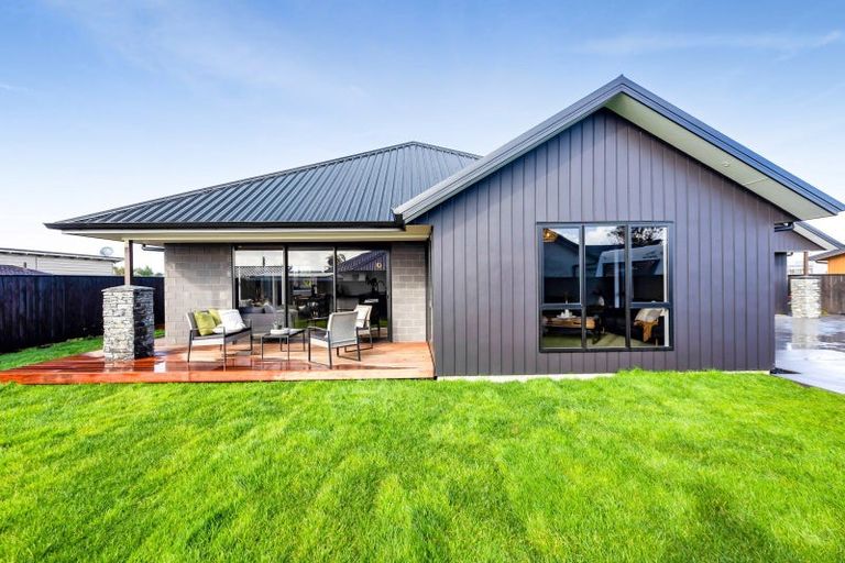 Photo of property in 6 Oliver O'leary Way, Westown, New Plymouth, 4310
