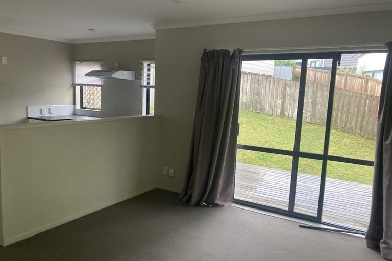 Photo of property in 21 Mona Vale, West Harbour, Auckland, 0618