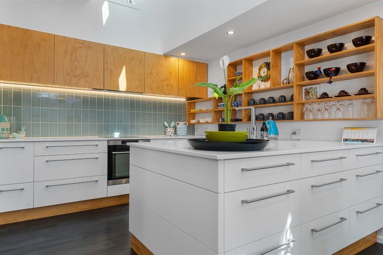 Photo of property in 205 Mount Pleasant Road, Mount Pleasant, Christchurch, 8081