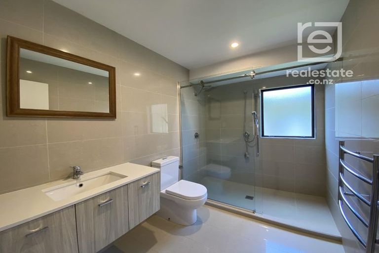Photo of property in 62 The Terrace, Herald Island, Auckland, 0618