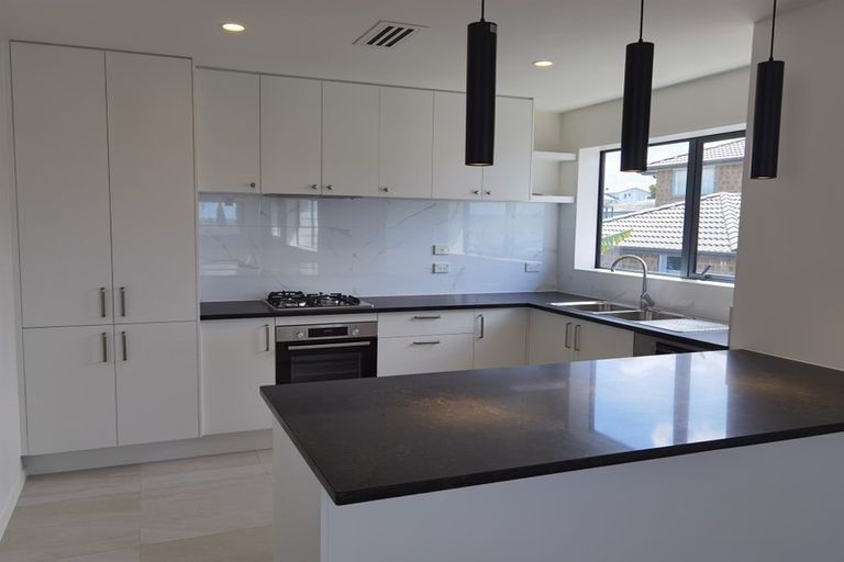 Photo of property in 13a Blue Way, Glendene, Auckland, 0602