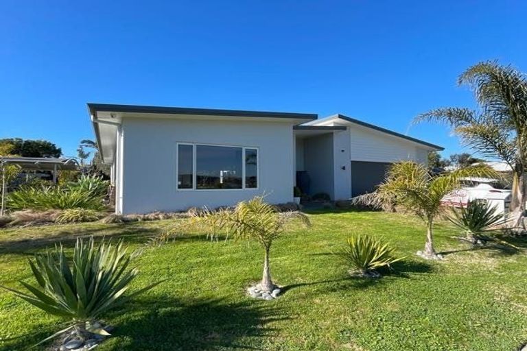 Photo of property in 37 Pohutukawa Drive, Eskdale, Napier, 4182