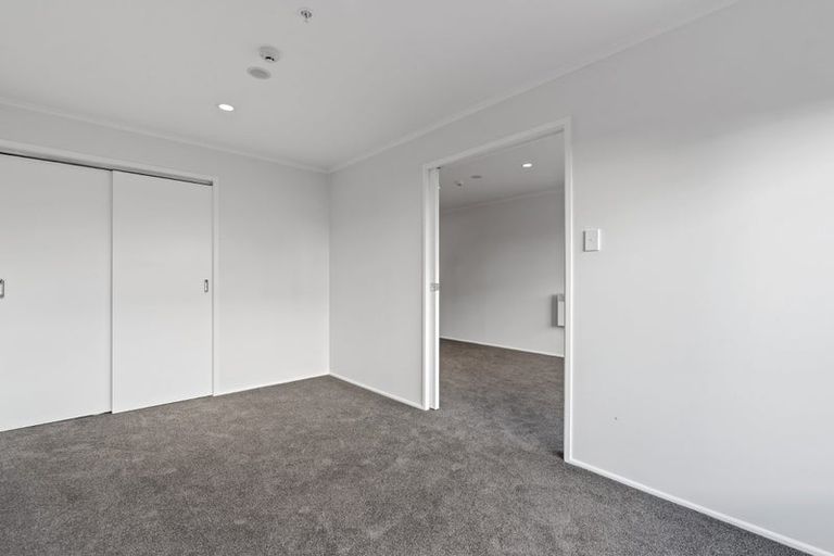 Photo of property in 15c/30 Westward Ho, Glen Eden, Auckland, 0602