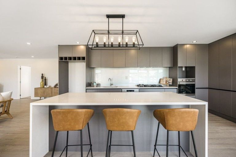 Photo of property in 18 Okohaka Avenue, Glenbrook, 2681