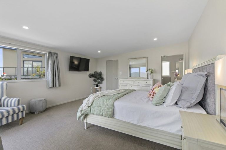Photo of property in 34 Arahiwi Grove, Tirohanga, Lower Hutt, 5010