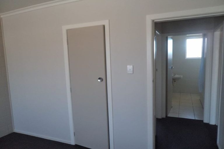 Photo of property in 2/7 Cameron Street, Papakura, 2110