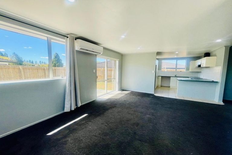 Photo of property in 20 Castlefinn Drive, Weymouth, Auckland, 2103