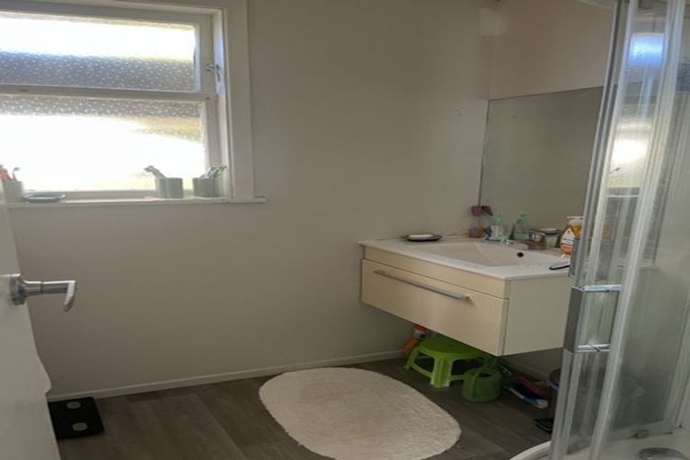 Photo of property in 3 Norfolk Grove, Cannons Creek, Porirua, 5024