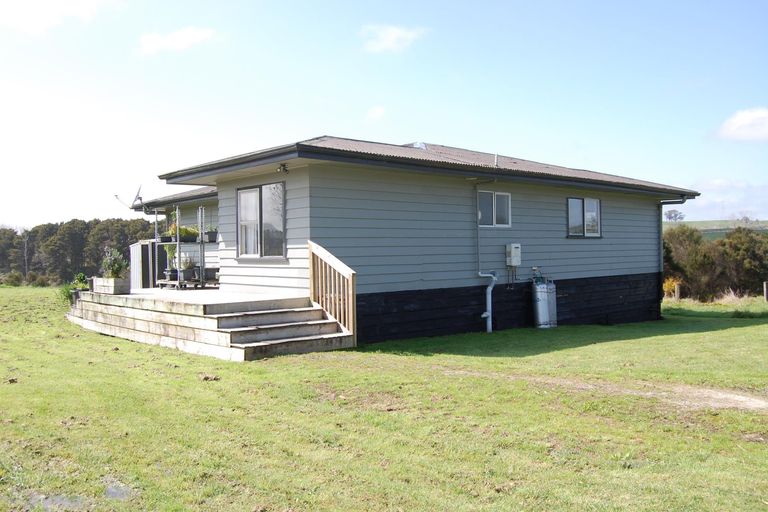 Photo of property in 17 Ranganui Road, Kaiwaka, 0573