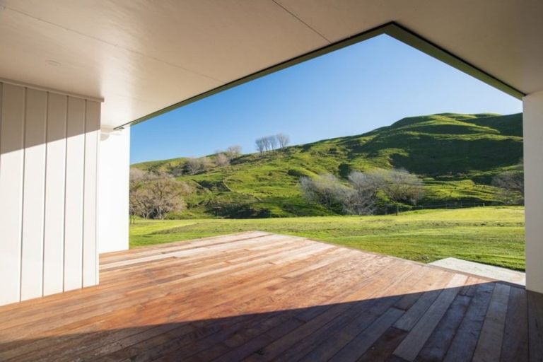 Photo of property in 82 Scarlys Way, Okitu, Gisborne, 4010