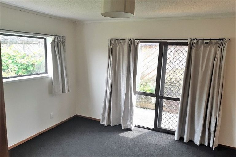 Photo of property in 1/58 Hillcrest Avenue, Hillcrest, Auckland, 0627