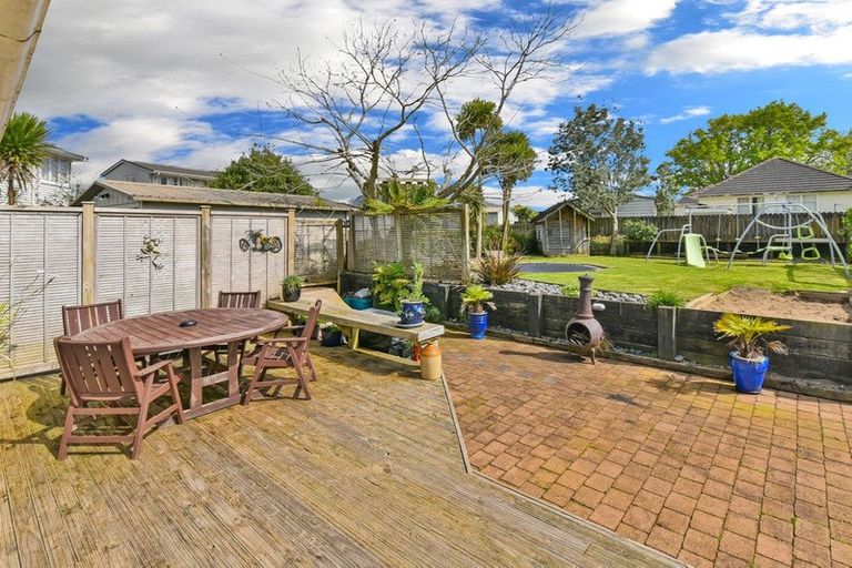 Photo of property in 76 Arimu Road, Papakura, 2110
