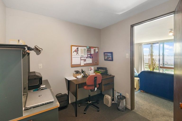 Photo of property in 2/112a Moncks Spur Road, Redcliffs, Christchurch, 8081