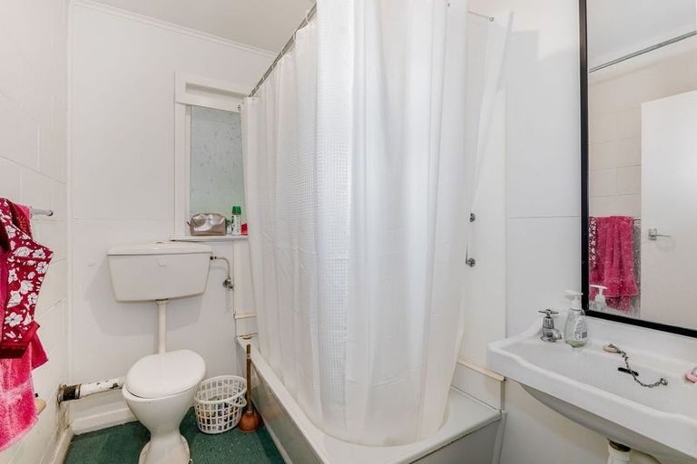 Photo of property in 138 Reynolds Street, Taita, Lower Hutt, 5011