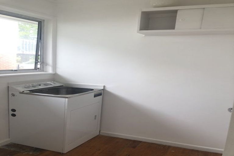 Photo of property in 1/12 Taynith Place, Glenfield, Auckland, 0629