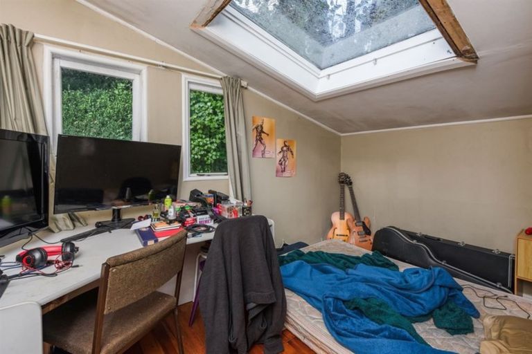 Photo of property in 2 Birdwood Street, Karori, Wellington, 6012