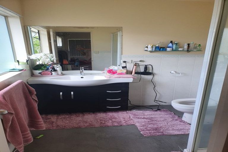 Photo of property in 3 Taroka Close, Pinehill, Auckland, 0632