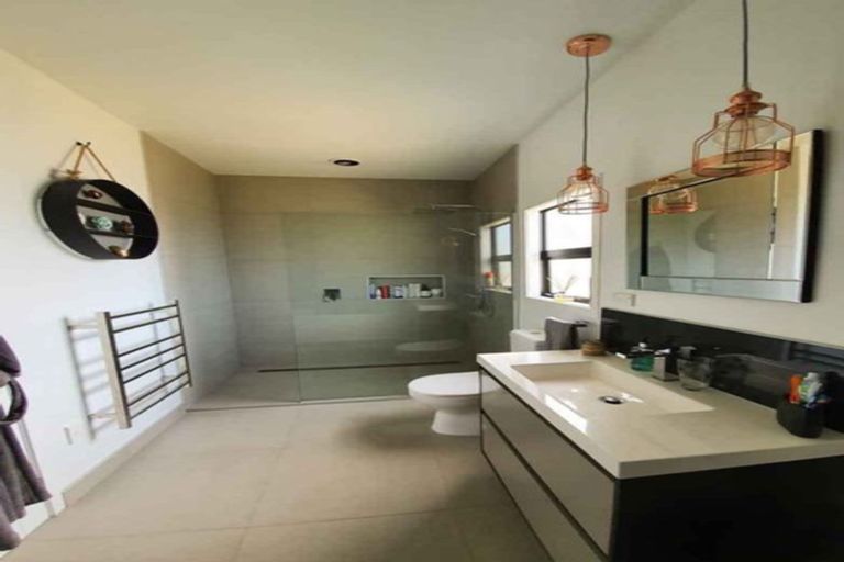 Photo of property in 482 Devon Street East, Strandon, New Plymouth, 4312