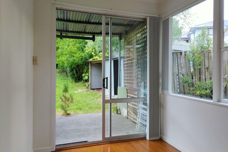 Photo of property in 25 Ellice Road, Totara Vale, Auckland, 0629