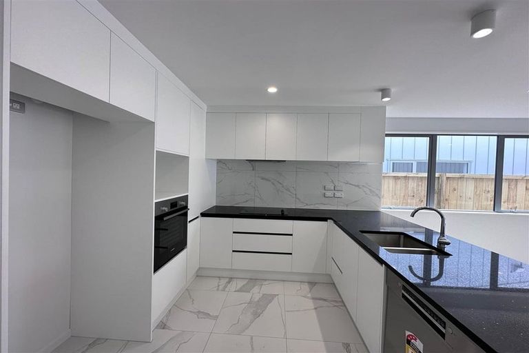 Photo of property in 16 Fredrick Hanson Road, Papakura, 2110