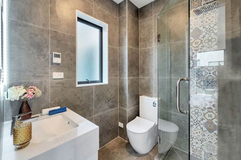 Photo of property in 15 Toanui Road, Hobsonville, Auckland, 0616