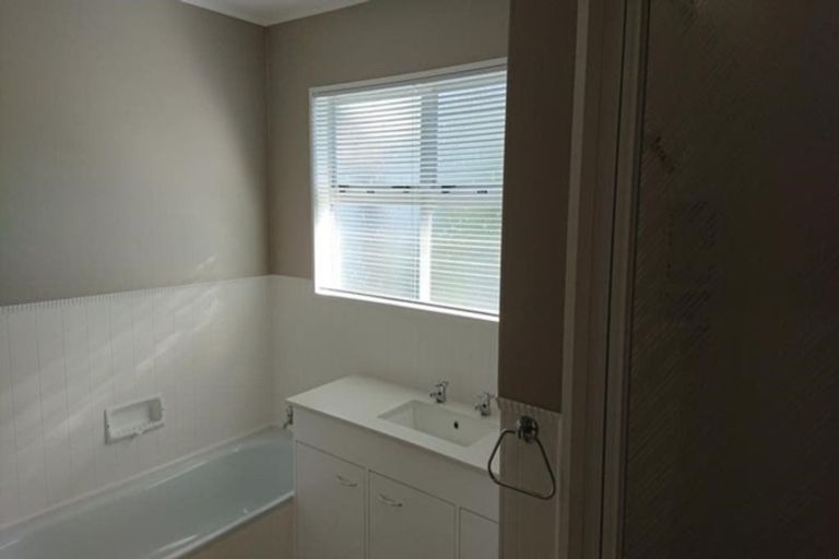 Photo of property in 8 Lauderdale Road, Papakowhai, Porirua, 5024