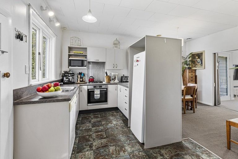 Photo of property in 11 Creswick Terrace, Northland, Wellington, 6012