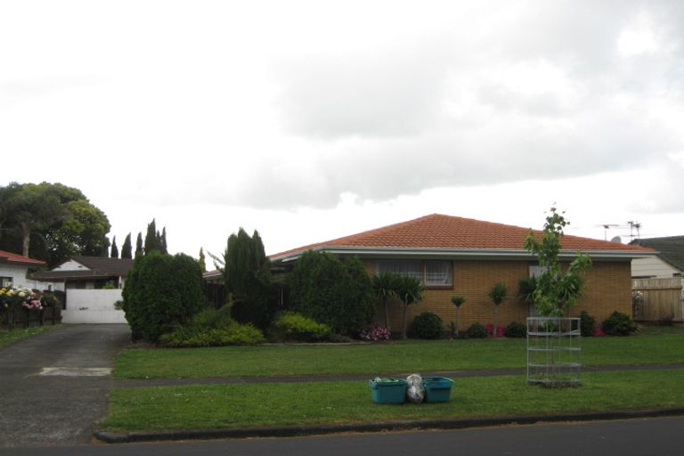 Photo of property in 2/12 Beaumaris Way, Conifer Grove, Takanini, 2112