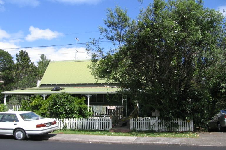 Photo of property in 55 Sunnyhaven Avenue, Beach Haven, Auckland, 0626