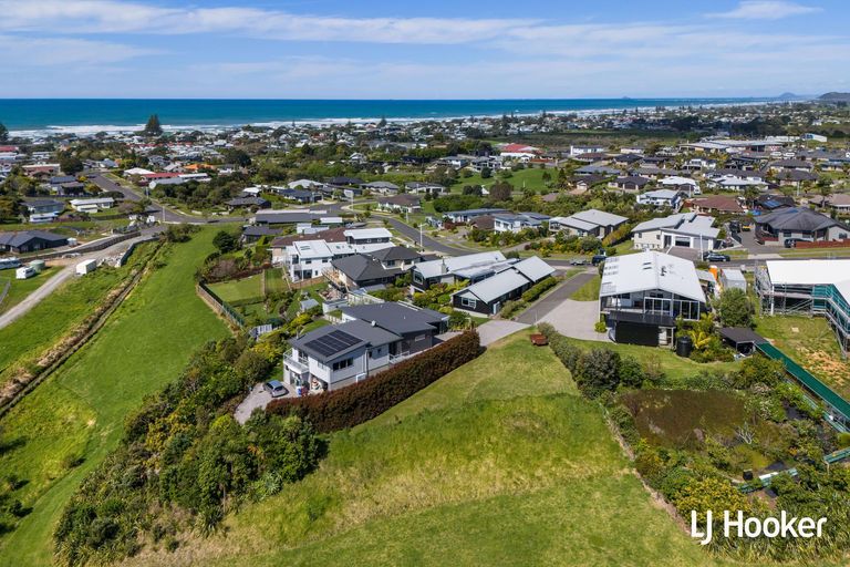 Photo of property in 20 Tohora View, Waihi Beach, 3611