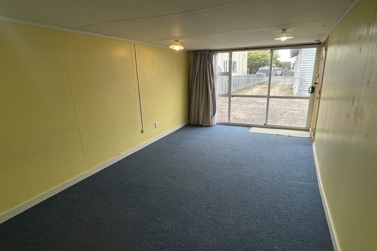 Photo of property in 92 Shamrock Street, Takaro, Palmerston North, 4412