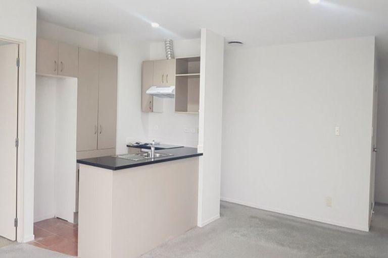 Photo of property in 52 Woodbank Drive, Glen Eden, Auckland, 0602